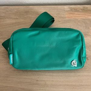 Lululemon everywhere belt bag (NWT)